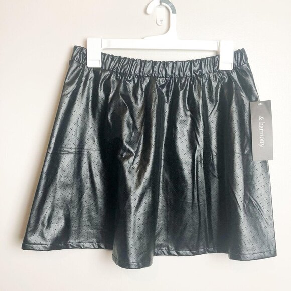 NWT & Harmony Faux Leather Skater Mini Skirt Womens Medium Vegan Black - Picture 4 of 8